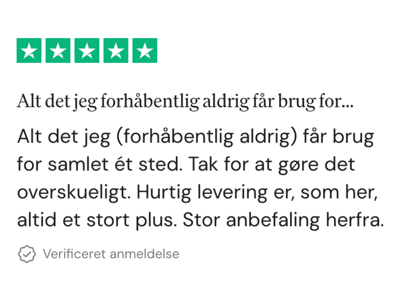 Kundeanmeldelse med fem stjerner, hvor kunden roser PrepBox for at samle beredskabsudstyr ét sted og for hurtig levering.